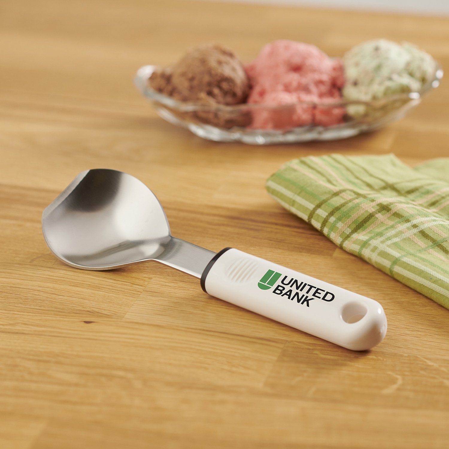 Ice Cream Spade With White Handle
