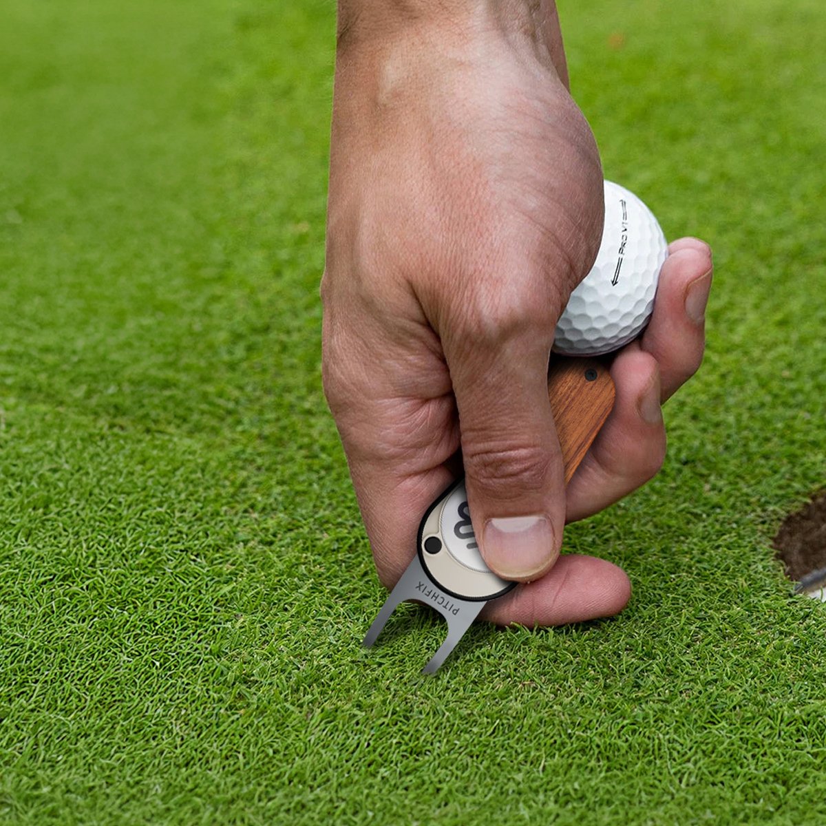 Pitchfix Woodie Golf Divot Tool
